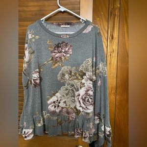 Hopely Floral top with ruffled sleeves